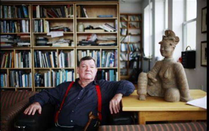 Robert Hughes
